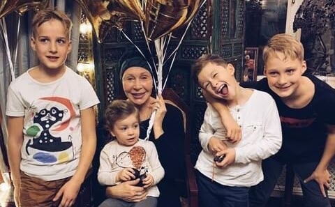 Татьяна Васильева с внуками