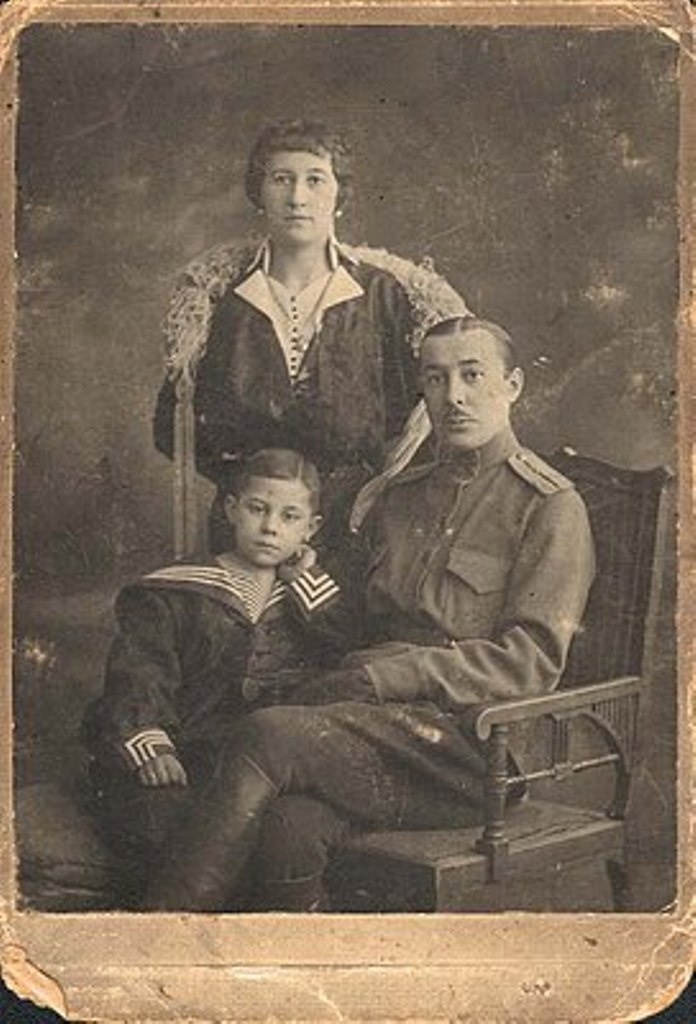 И. И. Тхоржевский с женой и сыном