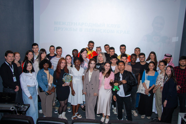     Участники международного клуба. Источник: permkrai.ru Автор фото: Пресс-служба Правительства Пермского края