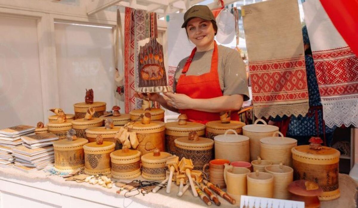     Продавец на ярмарке в Перми. Источник: permkrai.ru Автор фото: Пресс-служба Правительства Пермского края