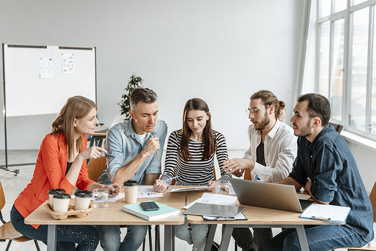    «Стартап всегда живет раунд от раунда. И мы сейчас фактически отрезаны от мирового пула инвесторов».   
Фото: ru.freepik.com