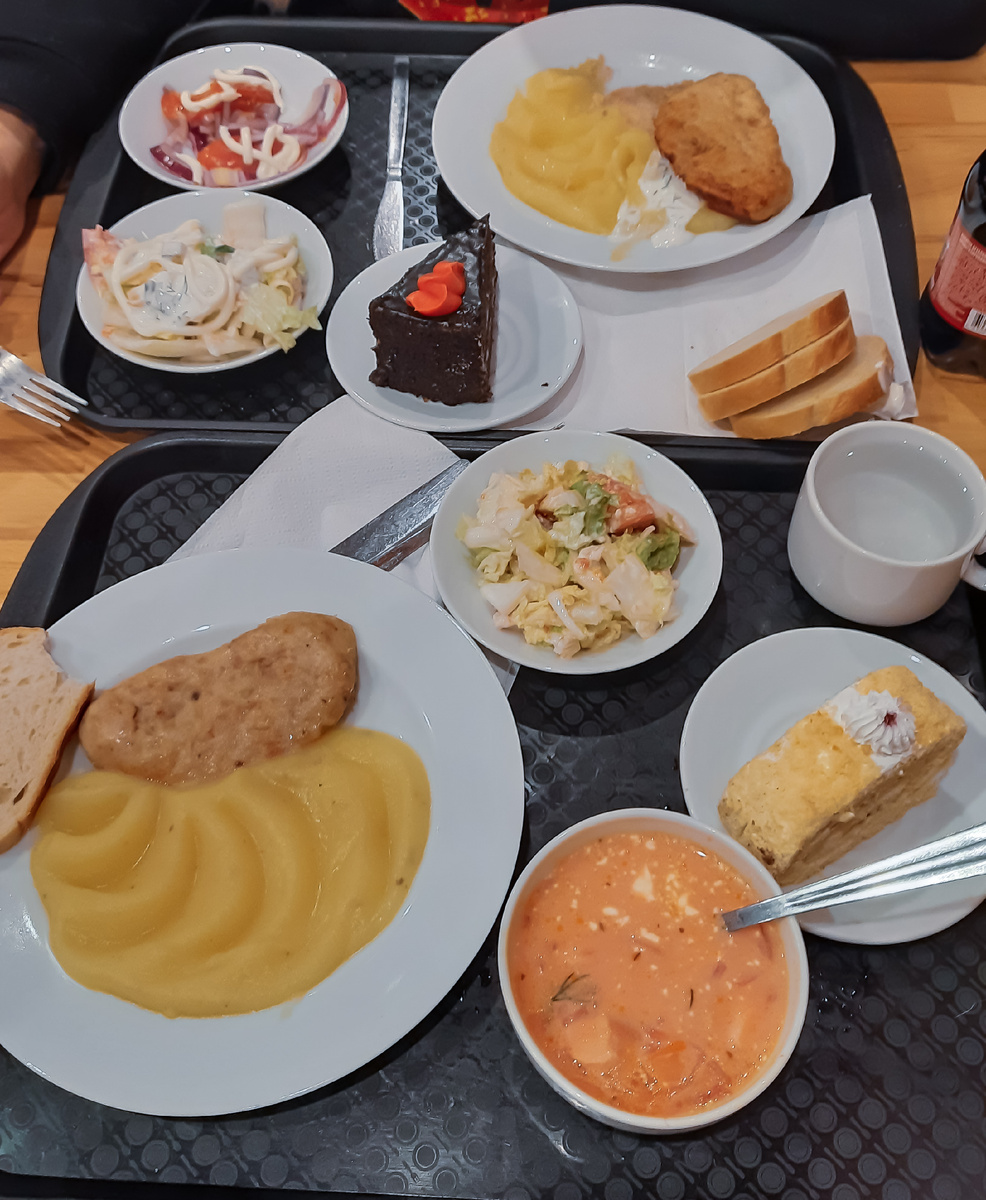 Пока телефон доставала муж уже успел слопать одну котлетку))