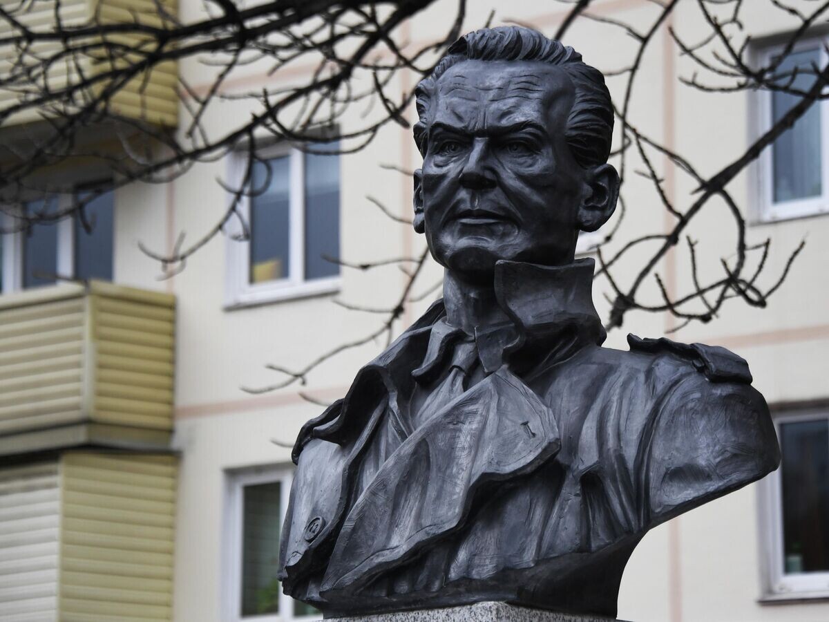    Памятник советскому разведчику Рихарду Зорге во Владивостоке© РИА Новости / Виталий Аньков