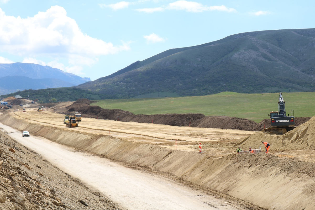 © АО «ВАД» / zaovad.ru (Строительство Юго-Восточного обхода Симферополя, май 2023 г.)