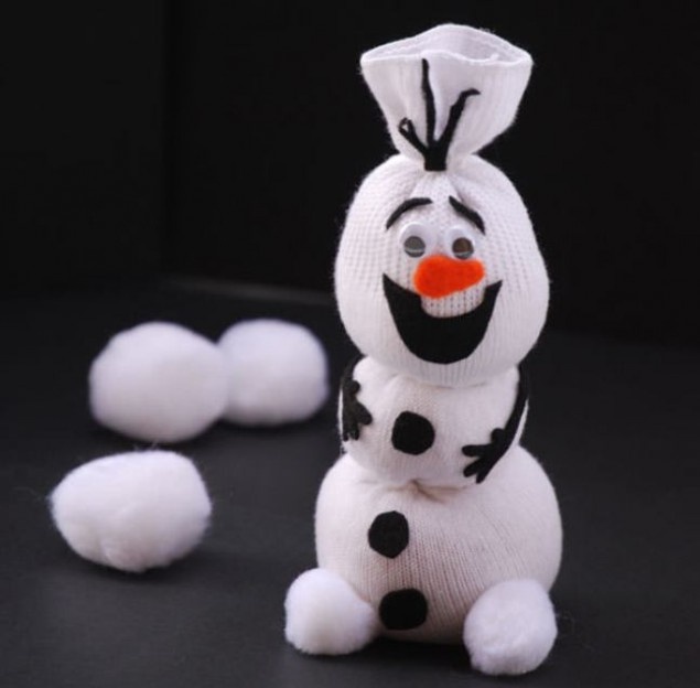    Из носка   
Источник: «One Creative Mommy»