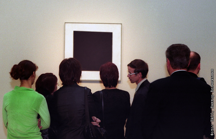 Тот самый "шедевр" Малевича. Малевич пошутил = "прикололся". Идиоты восхищаются ....  Продаю свой шедевр "Красный квадрат из города Королева"  Цена "сто тысяч мильонов" чего-нибудь...