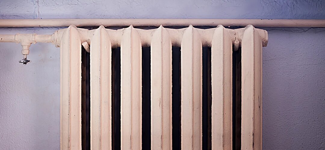 За прорыв батареи к ответственности могут привлечь и самого собственника квартиры