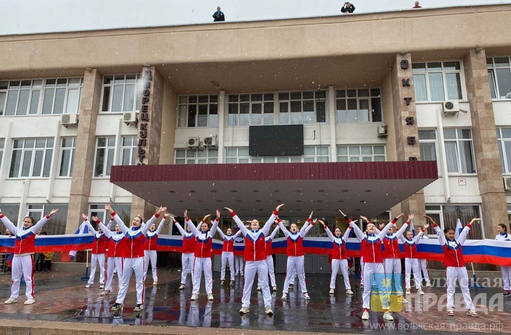 Скучать в Волжском не придётся!📷    Студентам — мазурка, школьникам — ГТО: какие еще мероприятия ждут молодежь Волжского до конца года
