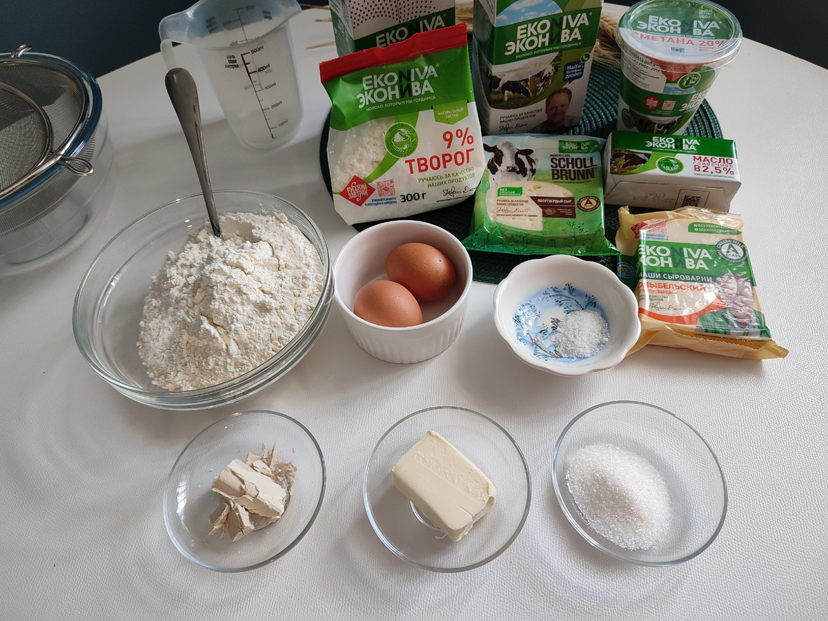 Продукты для шанежек есть в каждом магазине - тесто можно замешивать не только на молоке, но и на кефире или ряженке.