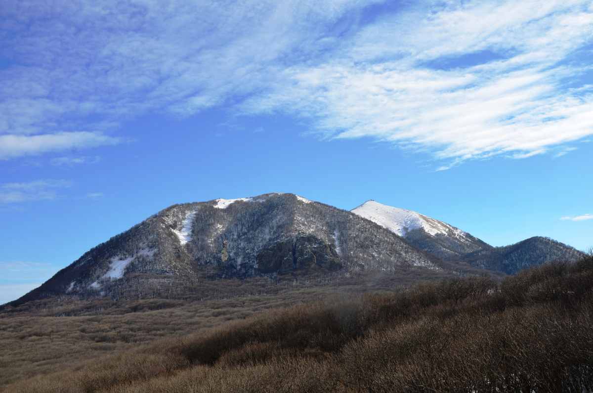 Гора Бештау и Орлиные скалы.   Снимок сделан с горы Острой.
