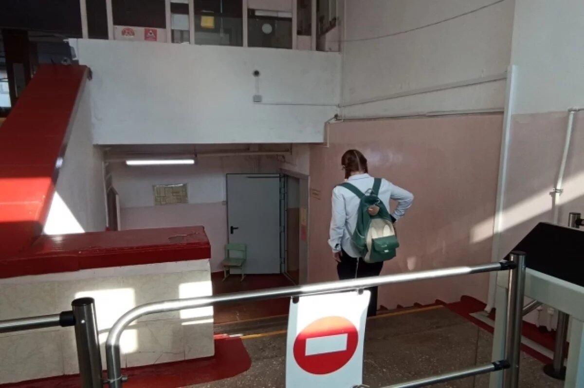    Директор школы № 2 в Салехарде объяснила инцидент с учеником