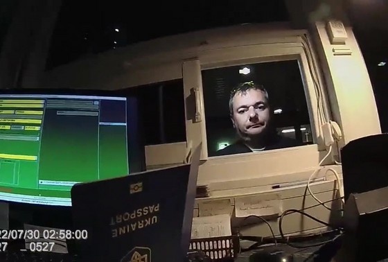    Богдан Цыганенко на погранично-пропускном пункте при въезде в Россию