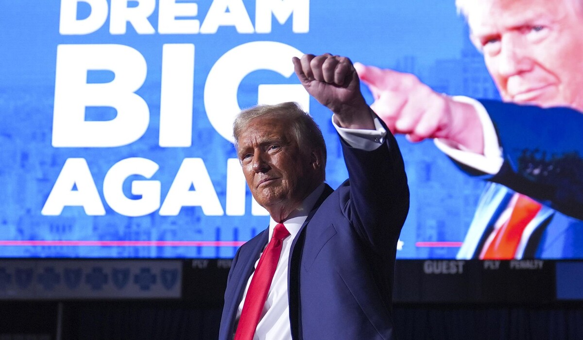 Трамп празднует победу