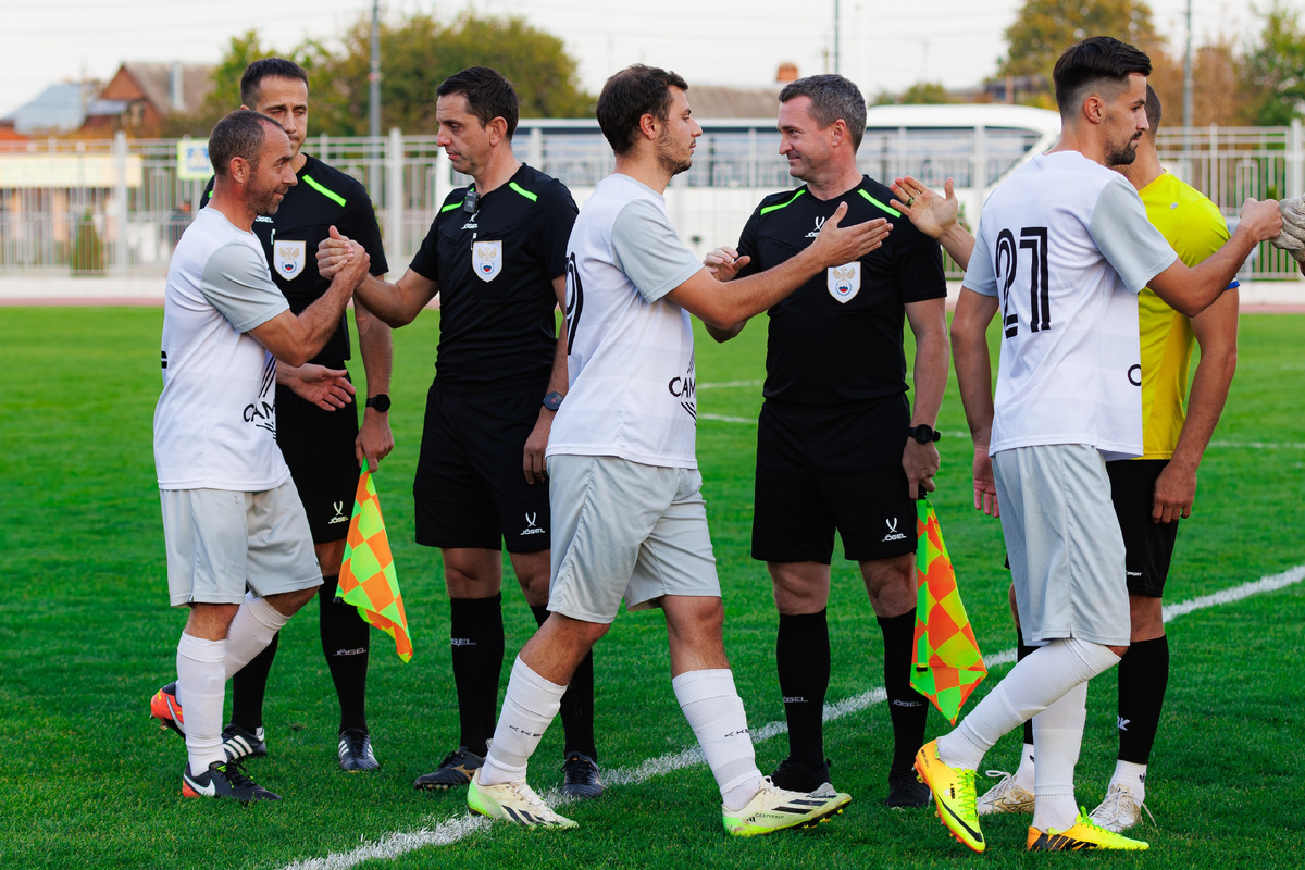 Финал обслуживала судейская бригада во главе с известным  российским арбитром Павлом Кукуяном. 