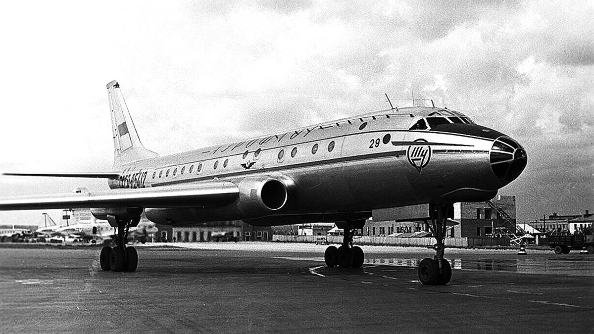 ТУ-104 – турбореактивный пассажирский самолет. Статья на Дзене "Авиация «периода застоя»: сколько в СССР было построено гражданских самолетов". Канал "Техно Колибри".