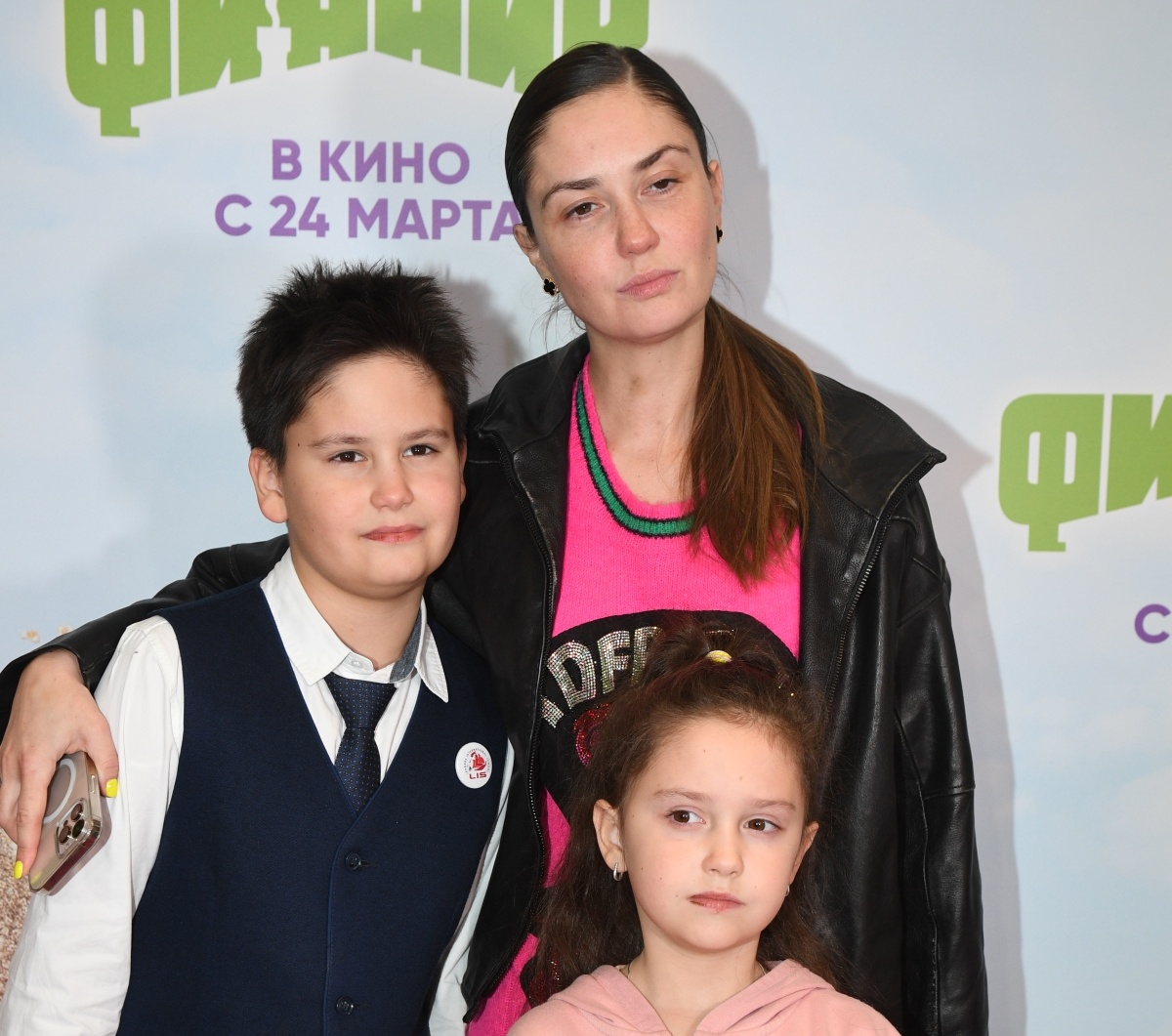 Агата Муцениеце с сыном Тимофеем и дочкой Мией. Фото: Global Look Press