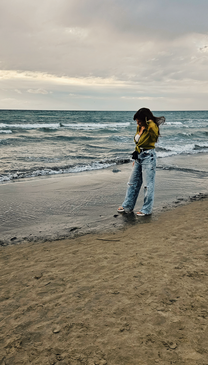 Можно смотреть на море - это очень гармонизирует и успокаивает)
