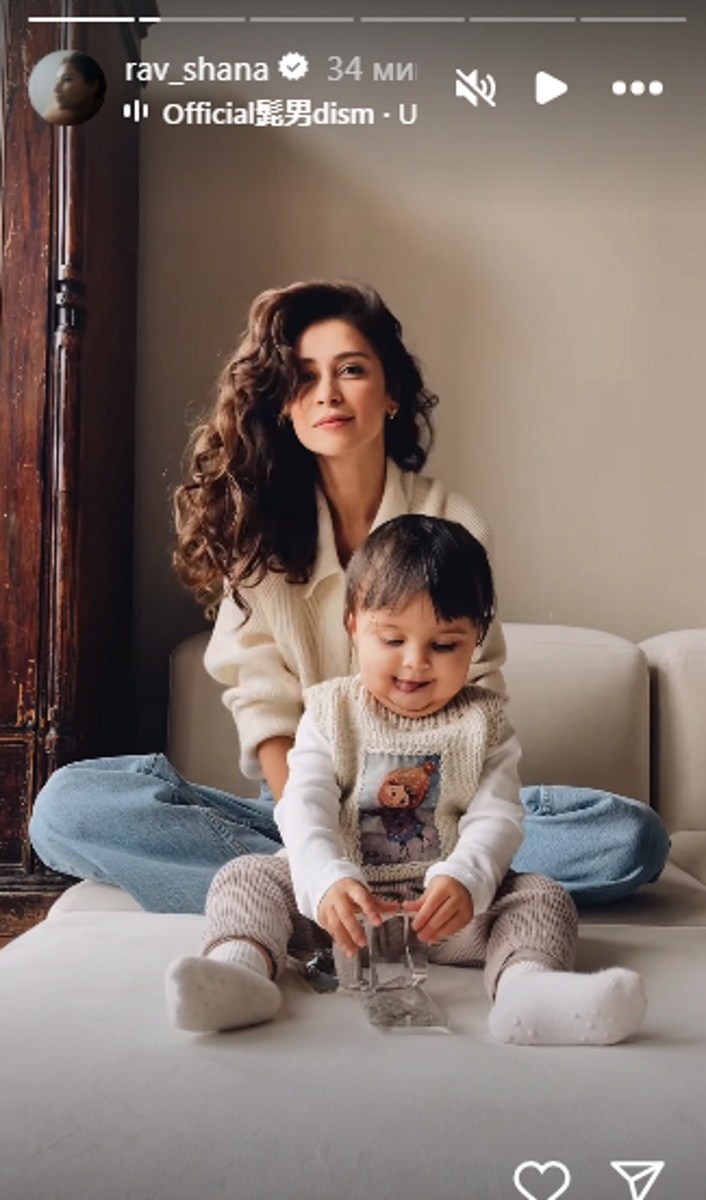 Равшана Куркова с дочкой Самирой. Фото: стоп-кадр stories из соцсети героя публикации