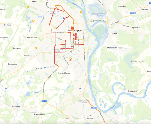    На улицах Кирова обрезают деревья