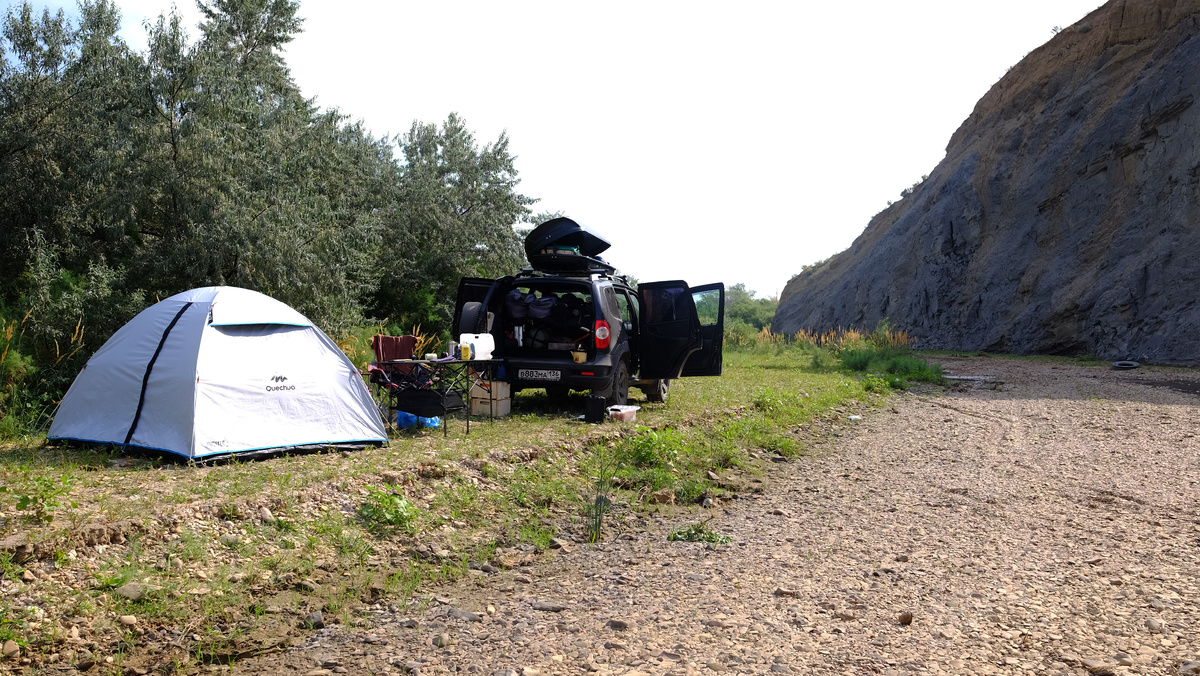 На утро, рядом с барханом.