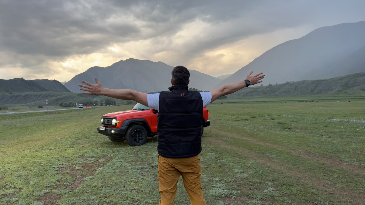 Слияние с природой, где каждый закат — как новый шанс. В поисках вдохновения среди бескрайних просторов России.