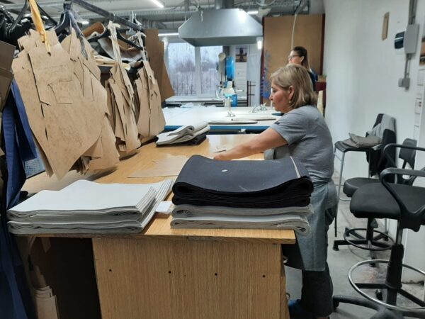 В раскройном цехе «Помпы»