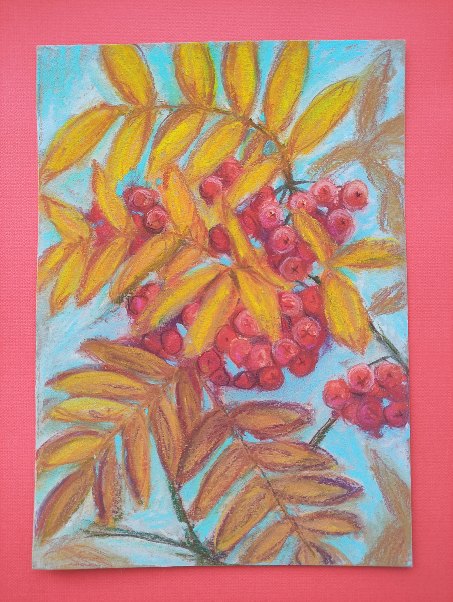 Рябина в среде. Крафт, формат А5, сухая пастель и пастельные карандаши. 