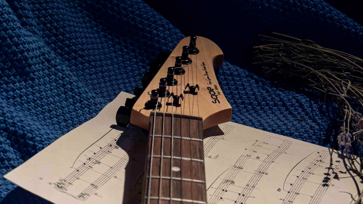 Электрогитара SQOE Sest210 white