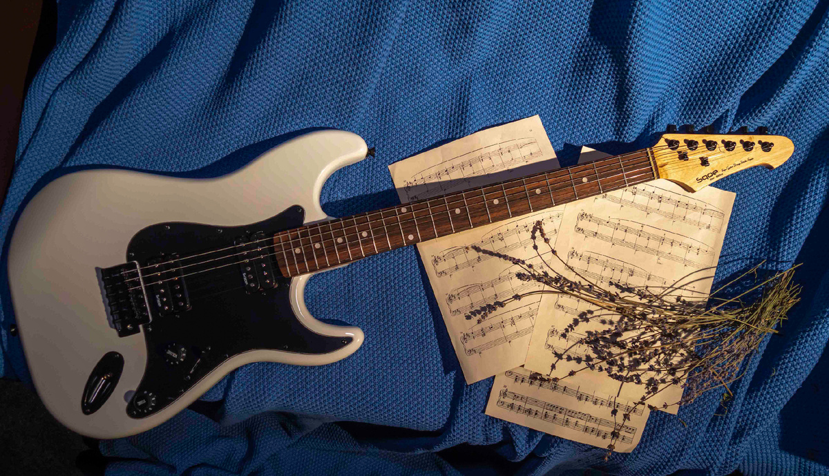 Электрогитара SQOE Sest210 white