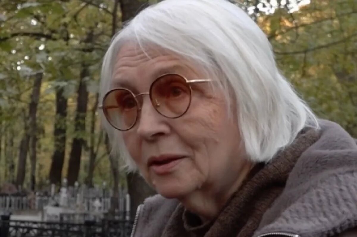    Вдова Джигарханяна призналась, что делит квартиру с незнакомым человеком