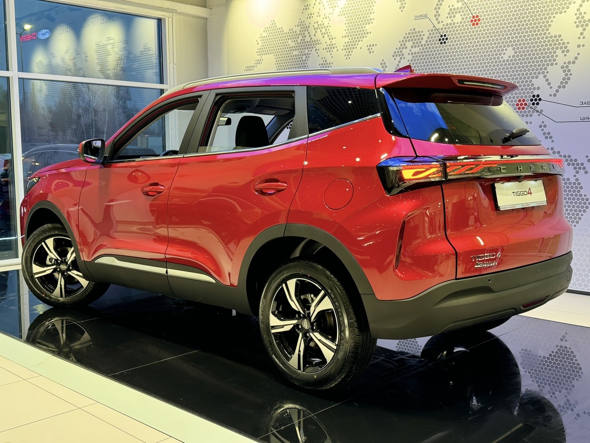 TIGGO 4 обладает прочным кузовом с интегрированным в него каркасом безопасности. Он построен на платформе T1X