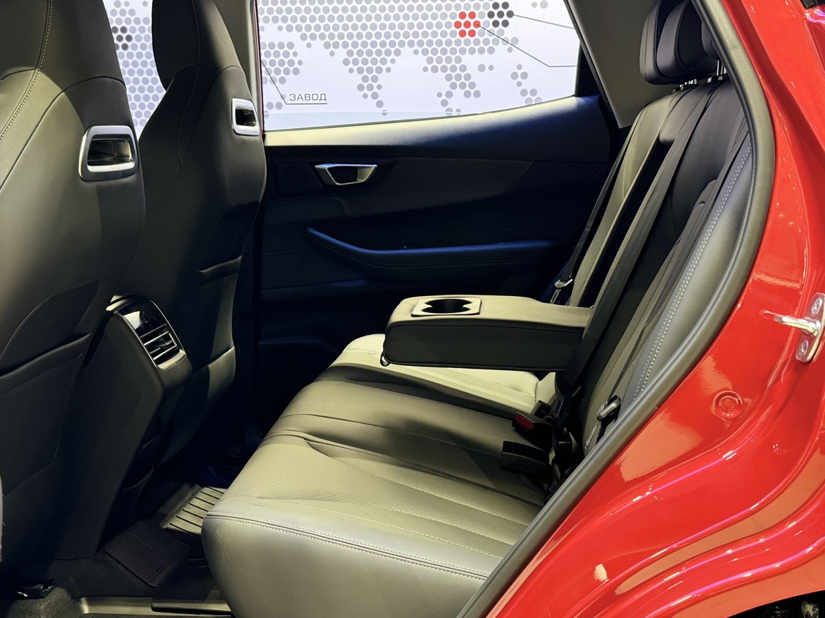 На втором ряду сидений предусмотрена система удержания детских кресел Isofix