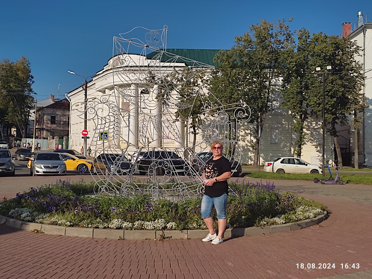 Ну разве скроется заяц от таких охотников?