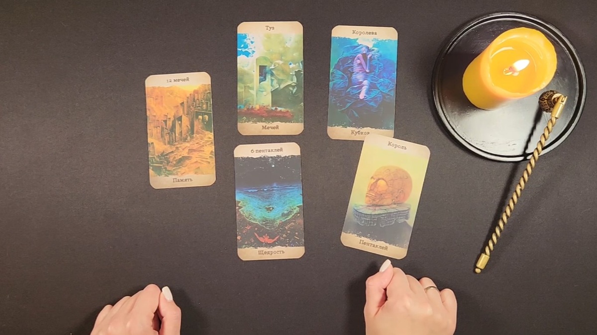 На вопрос: "Что случилось с пропавшим малазийским Боингом 777 рейса 370 8 марта 2014 года?" - Туз Мечей говорит о том, что самолёт был захвачен вооружёнными людьми