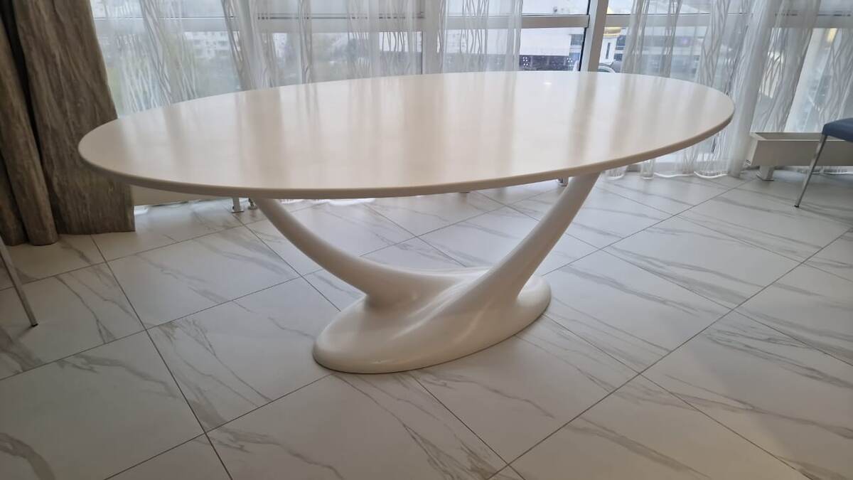 стол из акрилового камня