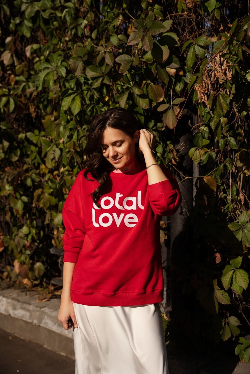 Красный женский свитшот total love