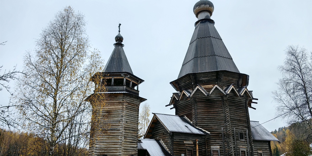 Старинный деревянный храм Николая Чудотворца в деревне Согиницы