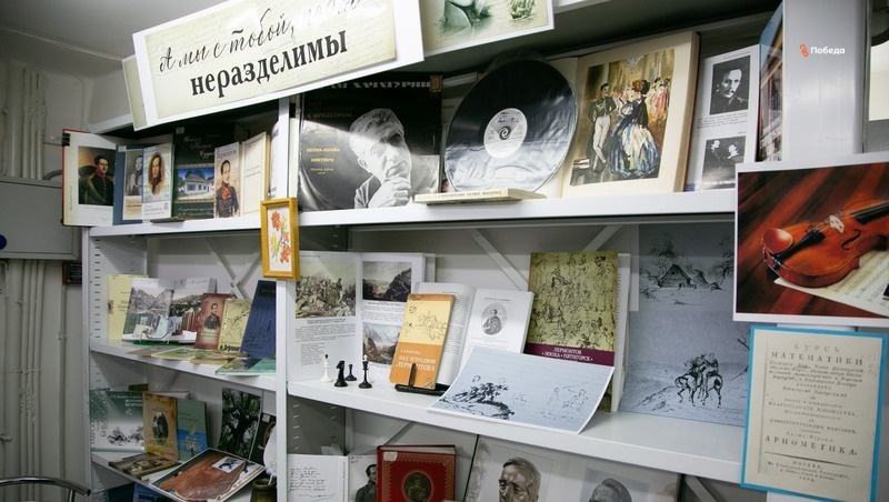    Выставка о Лермонтове содержит сборник переводов его стихотворений на языки народов мира Фото: Валерия Алтухова / / ИА «Победа26»