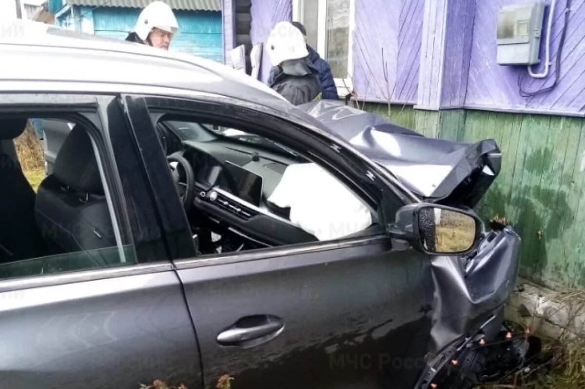    Пьяный водитель-инвалид без прав врезался в дом в брянском поселке Навля