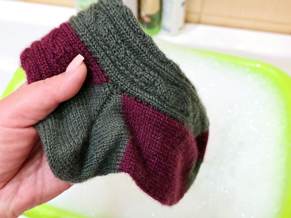 Носок идёт купаться