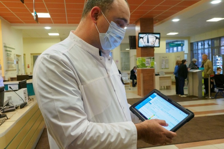    В рамках нового нацпроекта планируют заказать 650 тыс. планшетов для учителей и врачей.   
Фото: «БИЗНЕС Online»