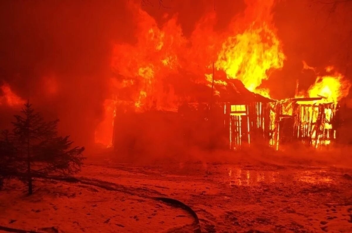    В Новосемейкино под Самарой более трёх часов тушили большой пожар