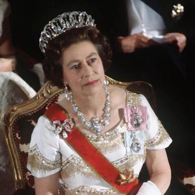 Владимирская тиара, знаменитая "русская тиара", которую выкупила Мария Текская
В распоряжении британской монархии.