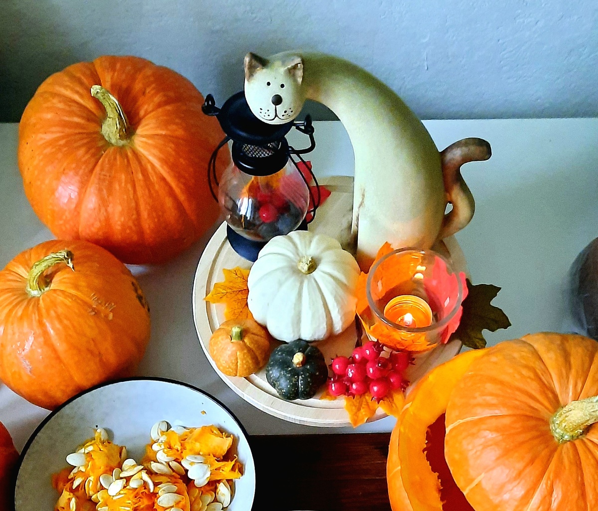 Почти замена солнцу - яркая тыква.