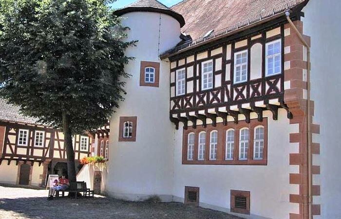 Дом, в котором братья Гримм провели свое детство / Фото: rmv.de