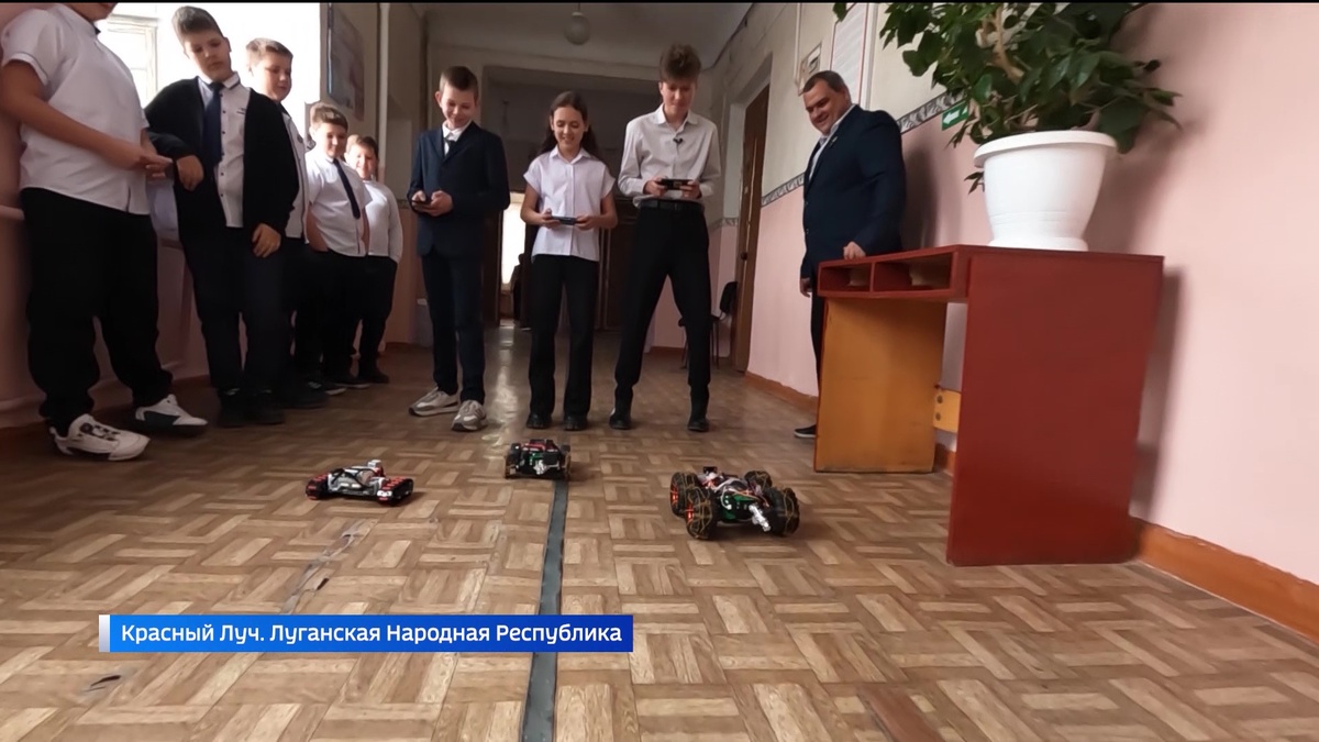    Башкирия передала Краснолучской гимназии в ЛНР первые наборы для сборки роботов