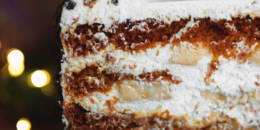 Ленивый Медовик cо сметанно-творожным кремом и бананом: подробный рецепт с фото