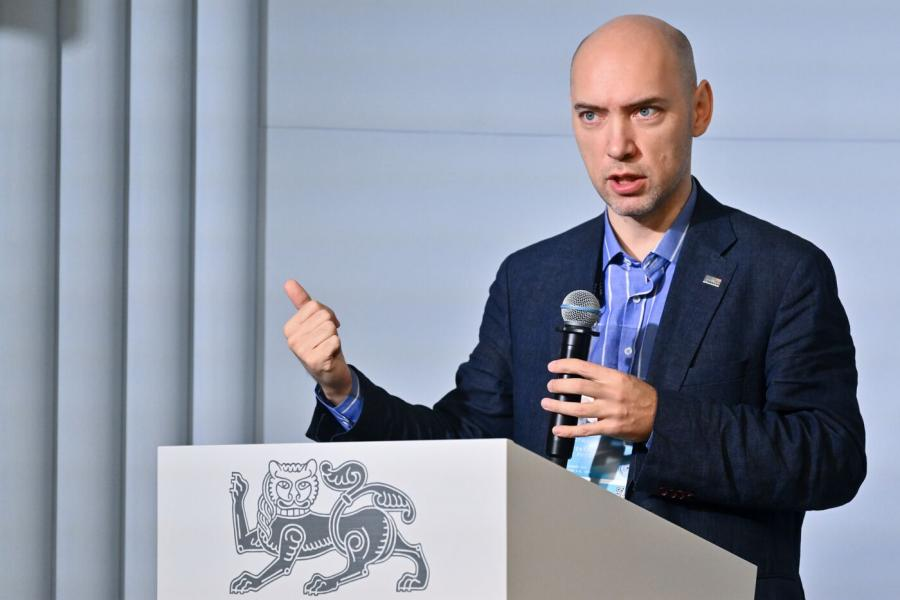 Роман Душкин выступает на секции "Транспорт Будущего"