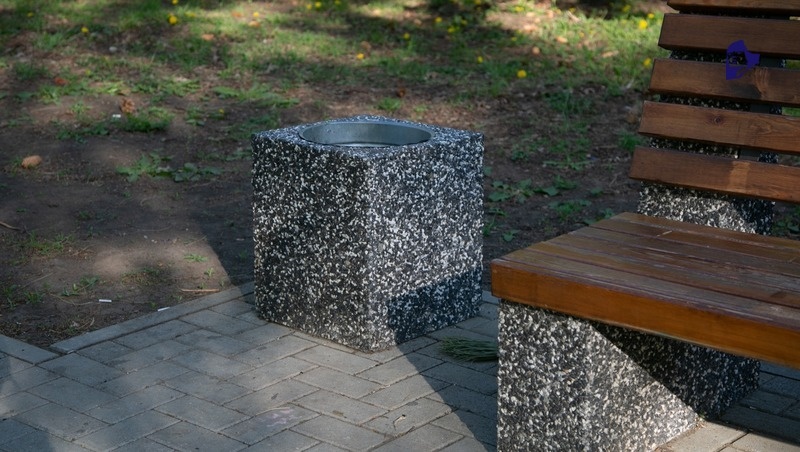    Лавочка и урна Фото: ИА «Победа26»