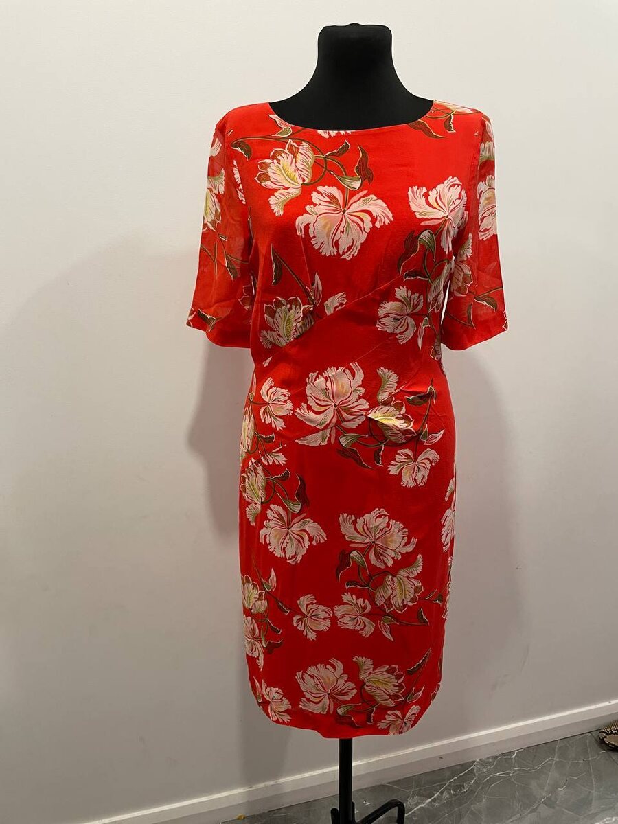 Красное шёлковое платье дорогого бренда HOBBS